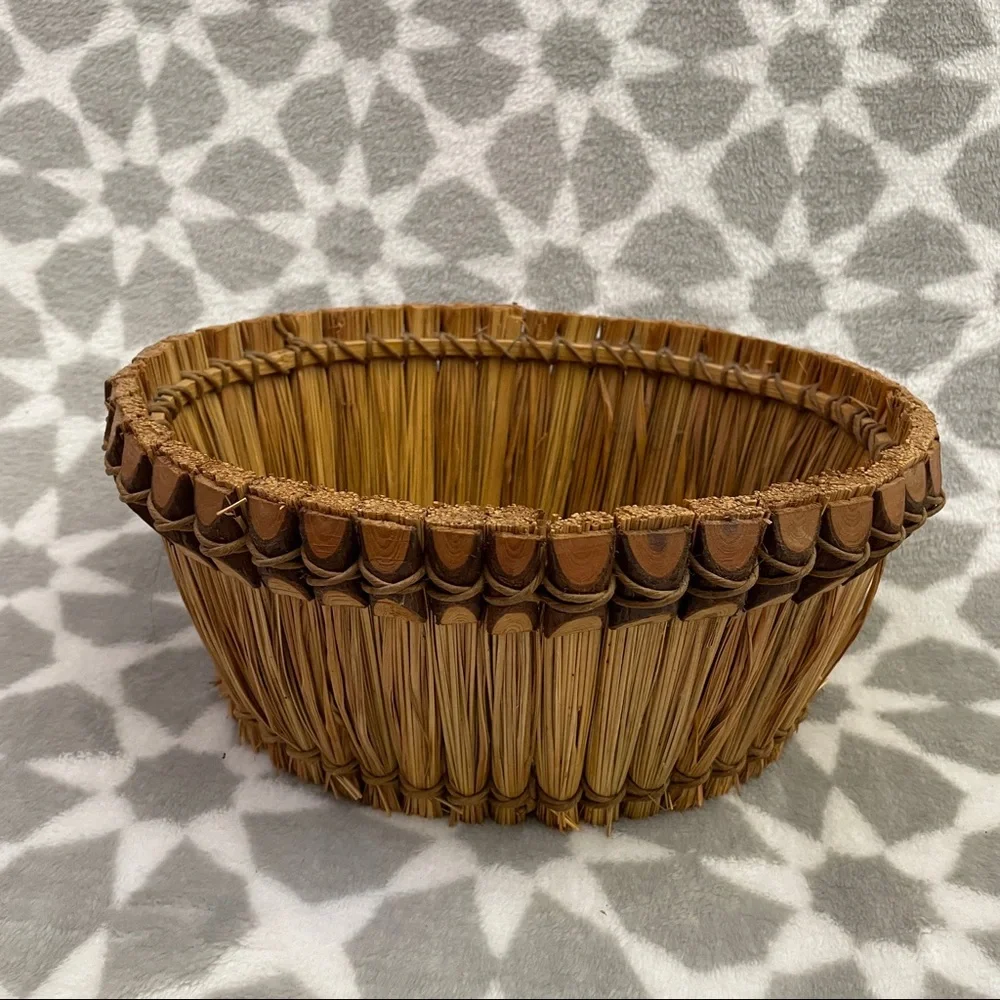 🌸 5 for $25 // Vintage oval straw seagrass wicker basket